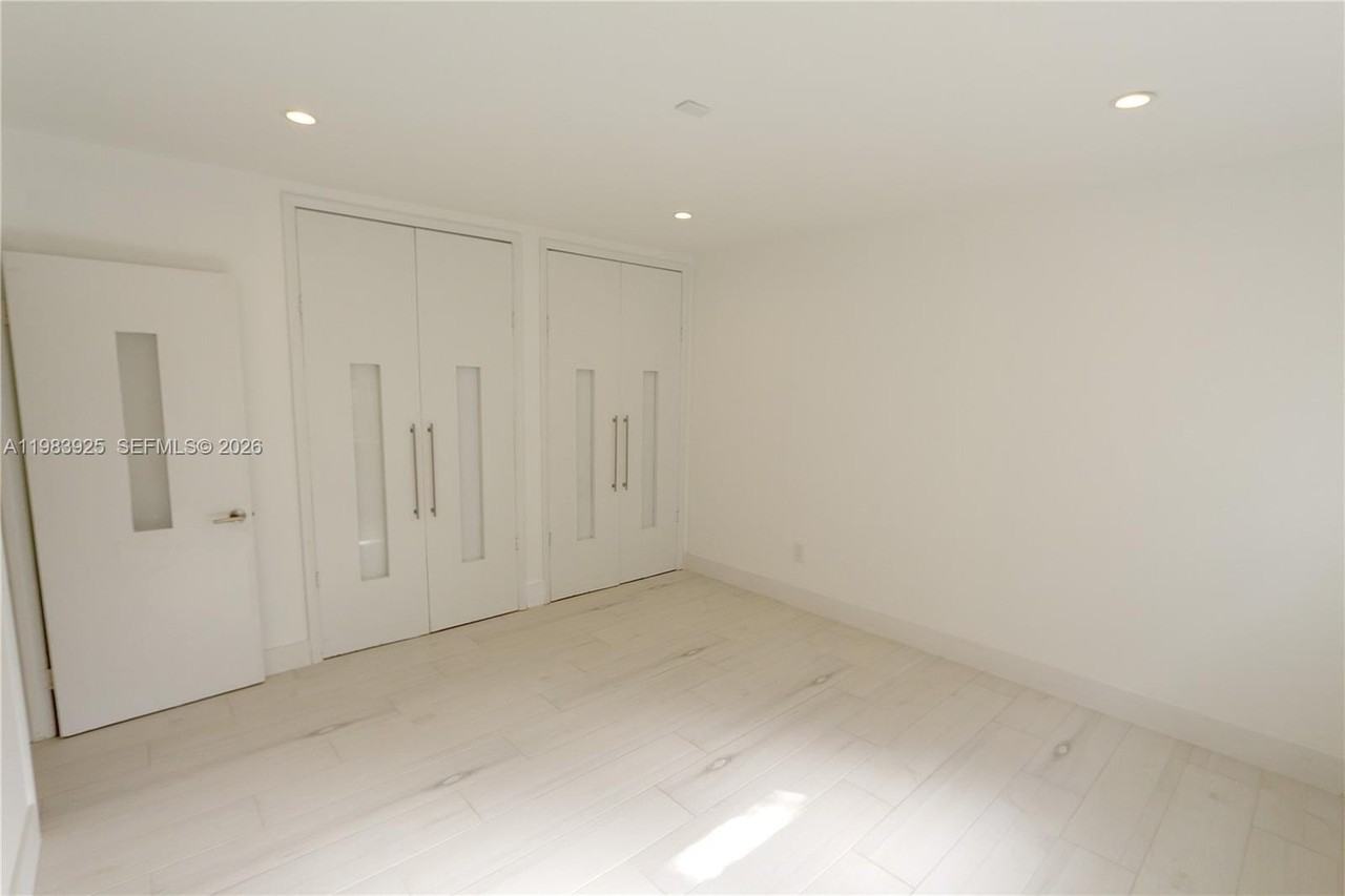 1021 Michigan Ave #8 - Photo 4 of 9