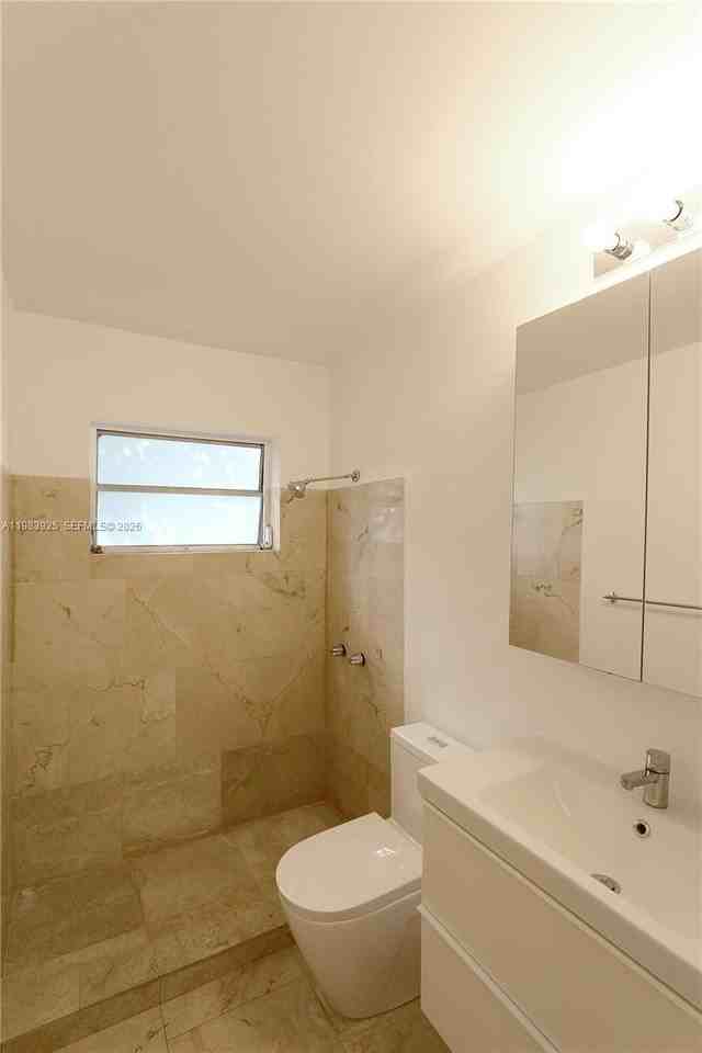 1021 Michigan Ave #8 - Photo 6 of 9