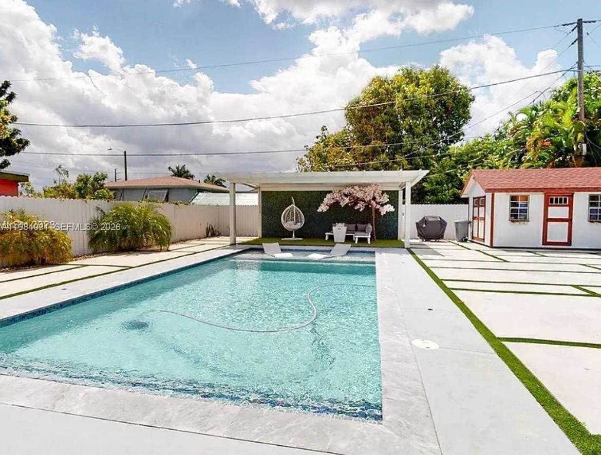 1220 Nw 37th Ave #0 - Photo 2 of 20