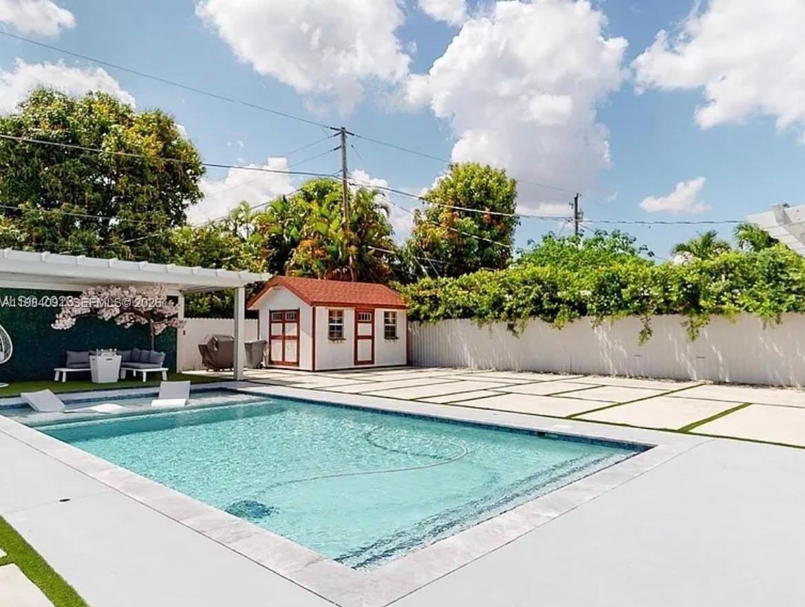 1220 Nw 37th Ave #0 - Photo 3 of 20