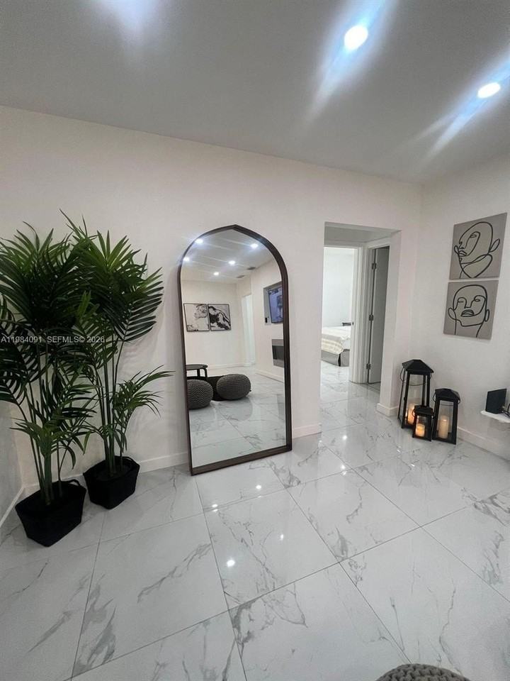 1220 Nw 37th Ave #0 - Photo 7 of 20