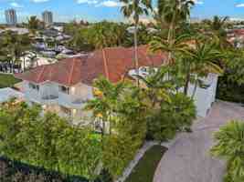 featured image of 3401 Ne 165th St