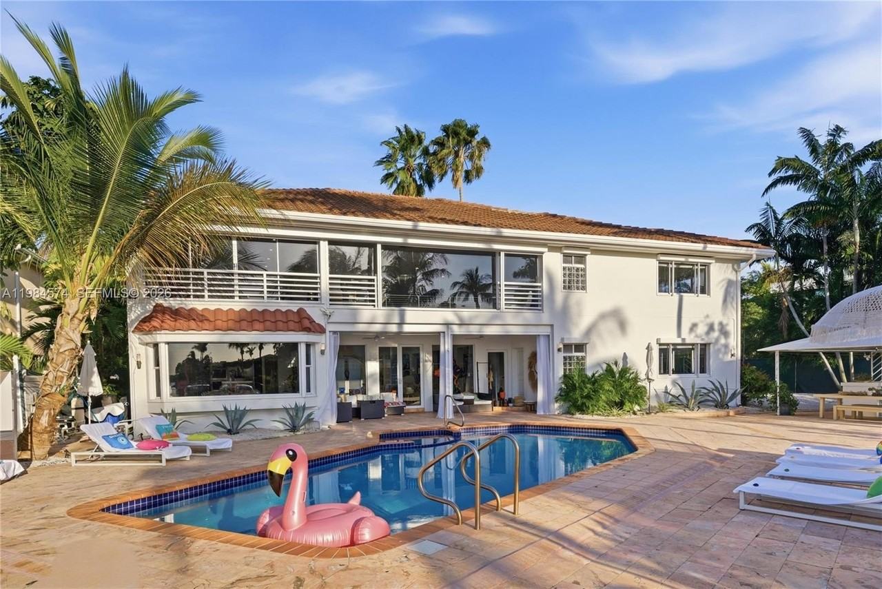 3401 Ne 165th St - Photo 2 of 50