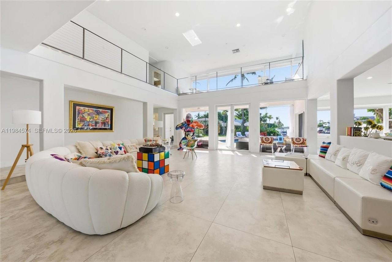 3401 Ne 165th St - Photo 3 of 50