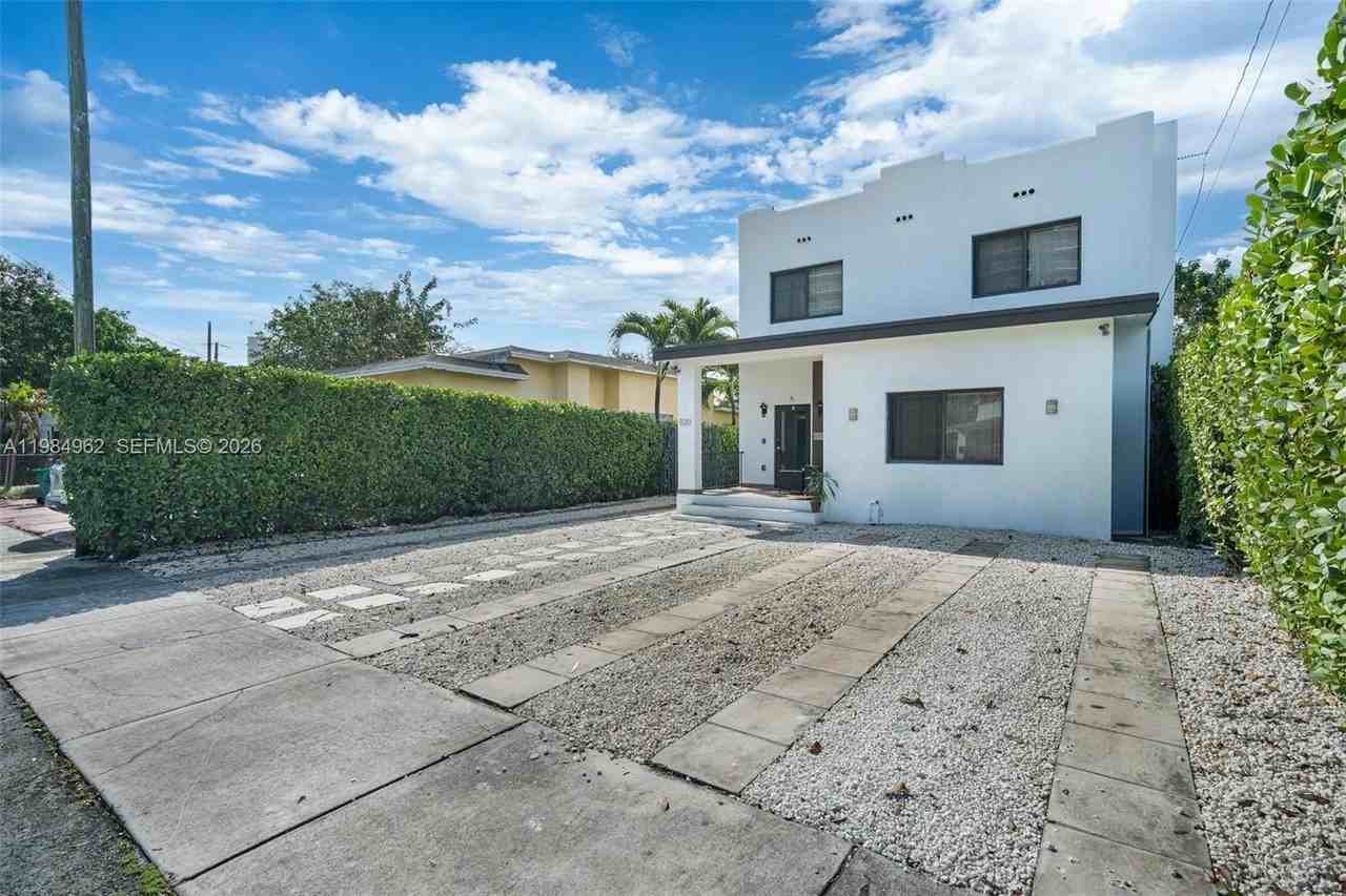 920 Sw 9th St - Photo 5 of 37