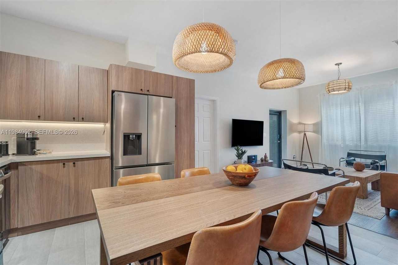 920 Sw 9th St - Photo 6 of 37