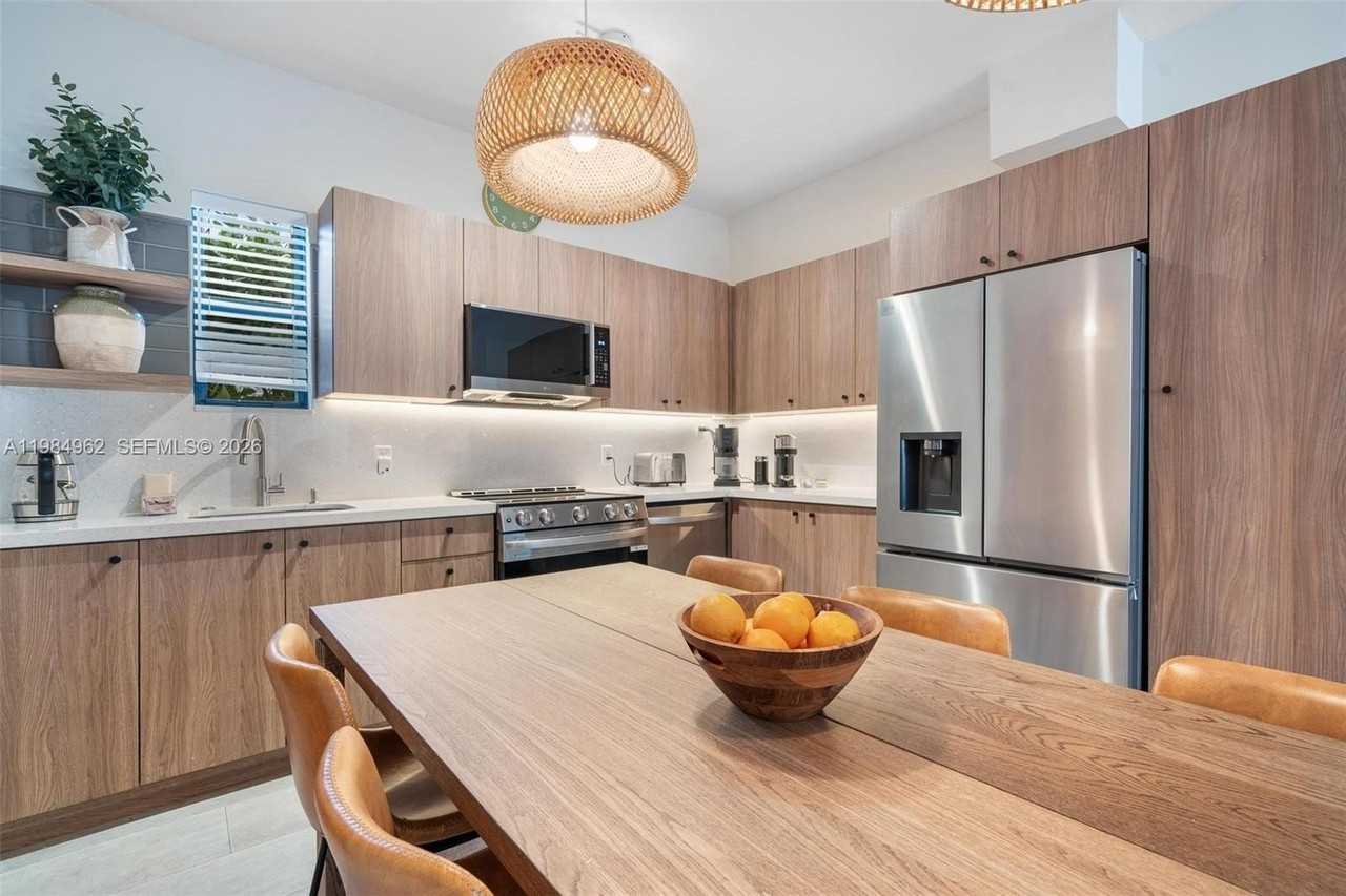 920 Sw 9th St - Photo 7 of 37