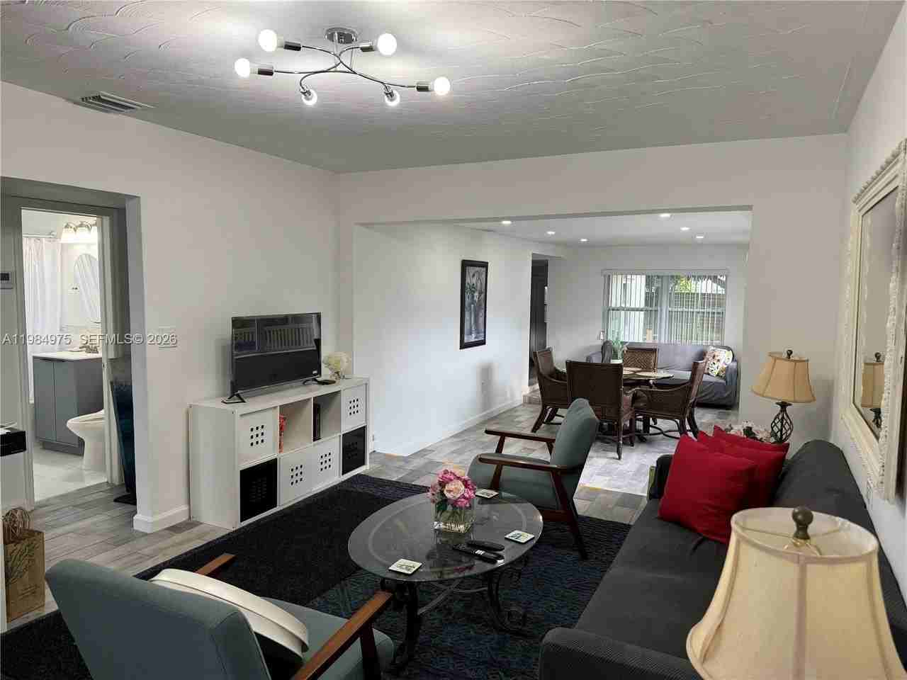 2247 Jackson St - Photo 2 of 7