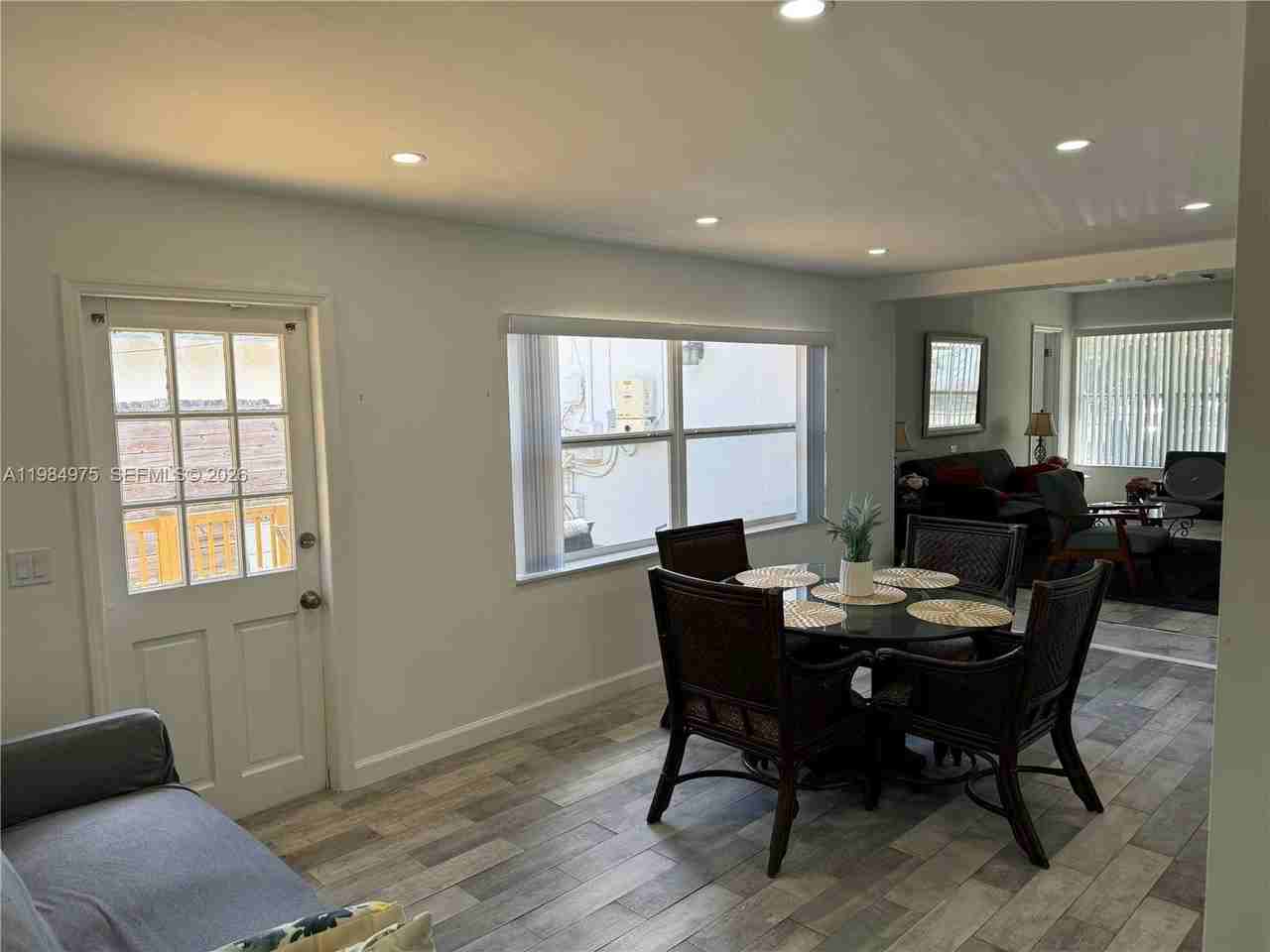 2247 Jackson St - Photo 3 of 7