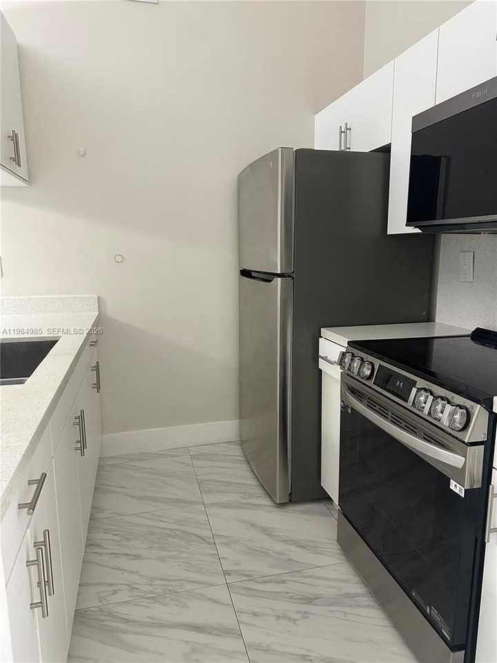 6708 Nw 188th Ter - Photo 5 of 12