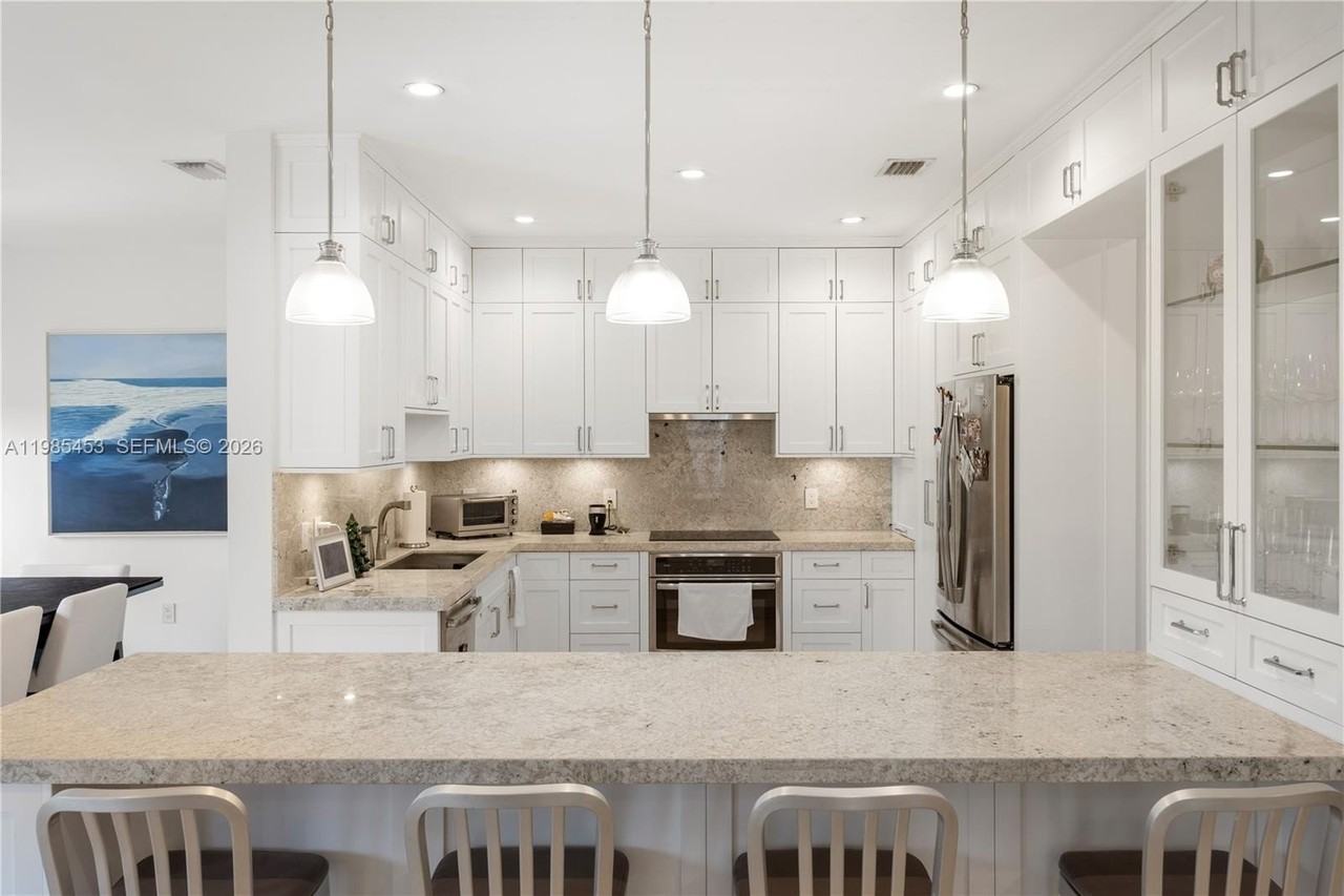 8600 Sw 139th Ter - Photo 4 of 28