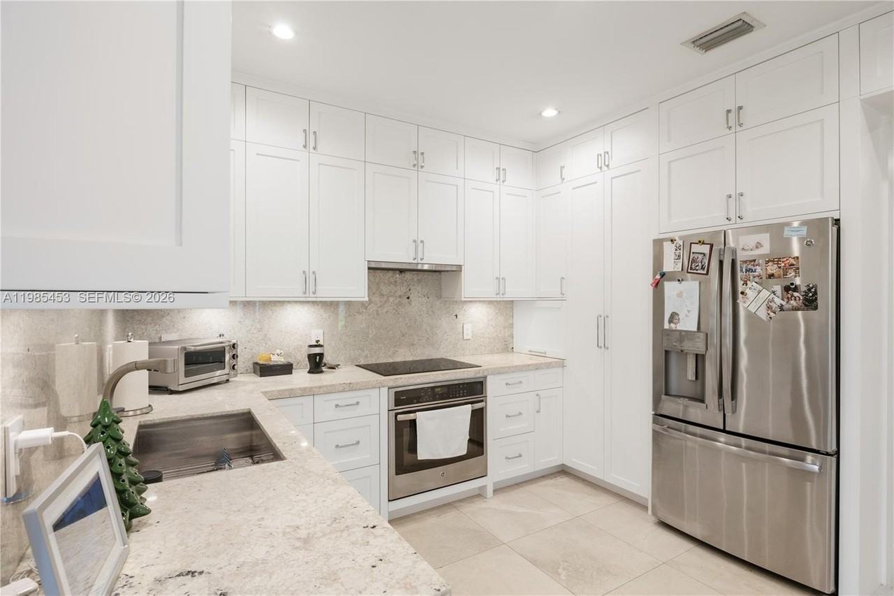 8600 Sw 139th Ter - Photo 5 of 28