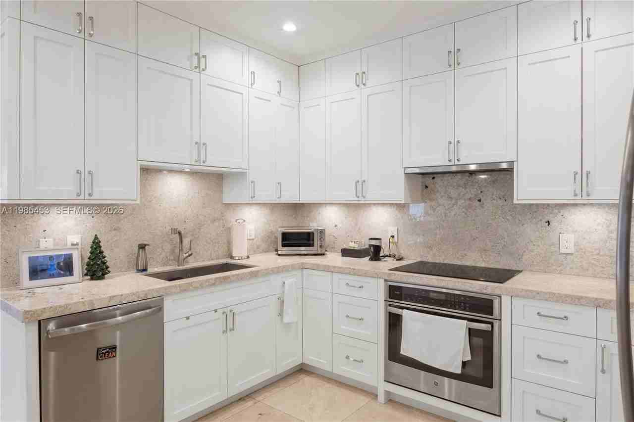 8600 Sw 139th Ter - Photo 6 of 28