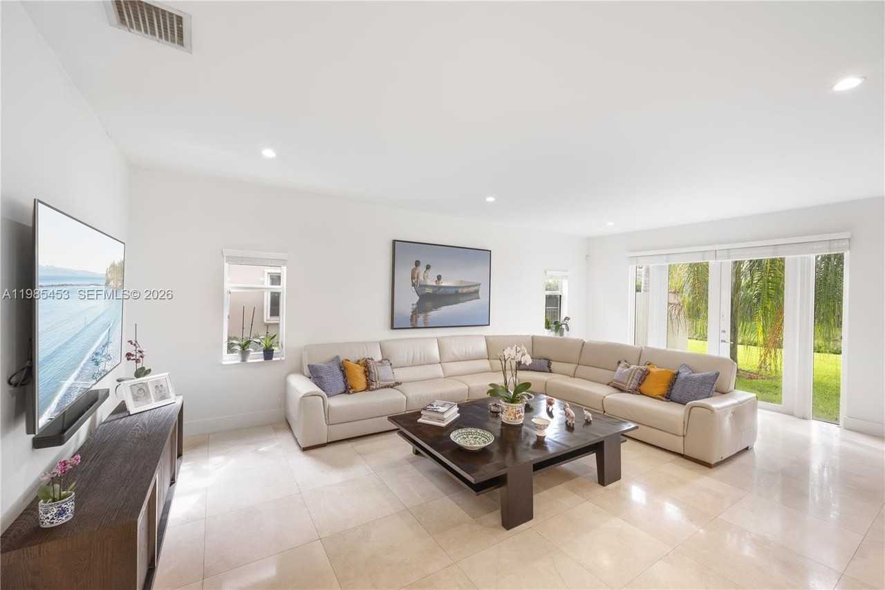 8600 Sw 139th Ter - Photo 7 of 28