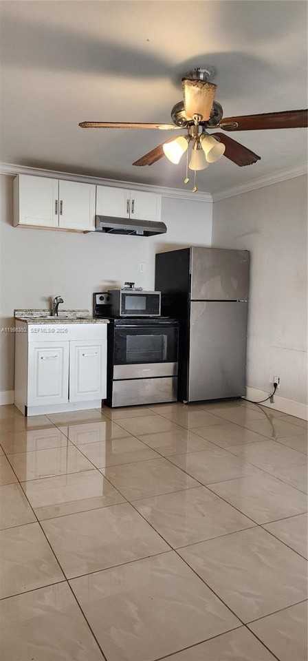 1818 Sw 22nd St #2 - Photo 2 of 4