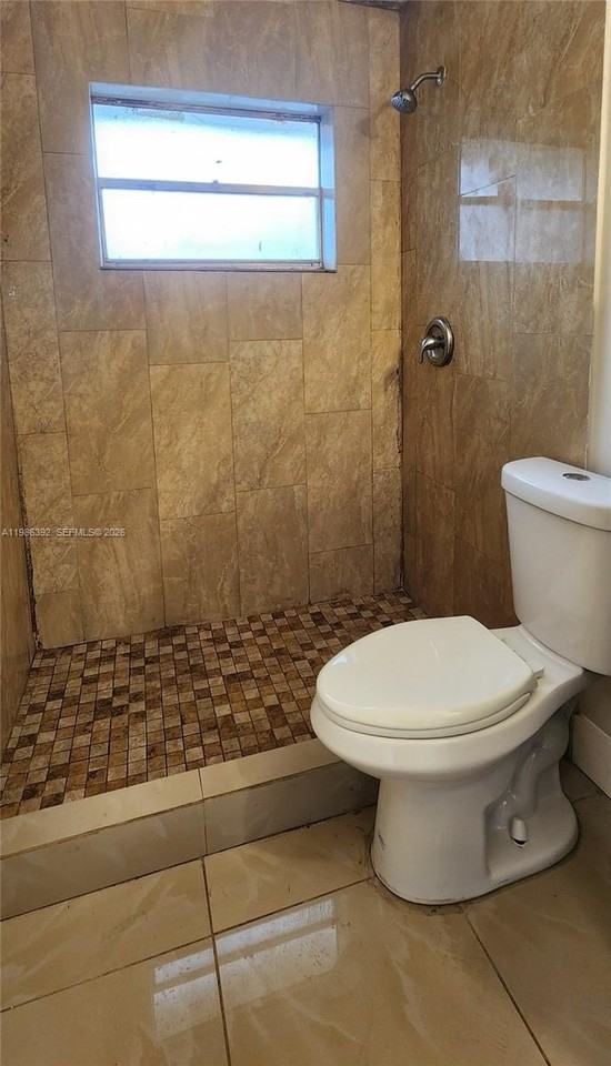 1818 Sw 22nd St #2 - Photo 3 of 4