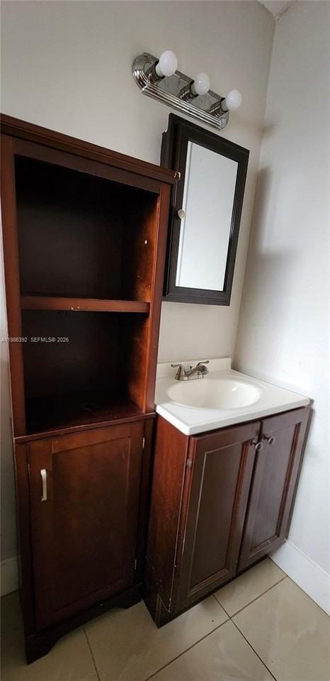 1818 Sw 22nd St #2 - Photo 4 of 4