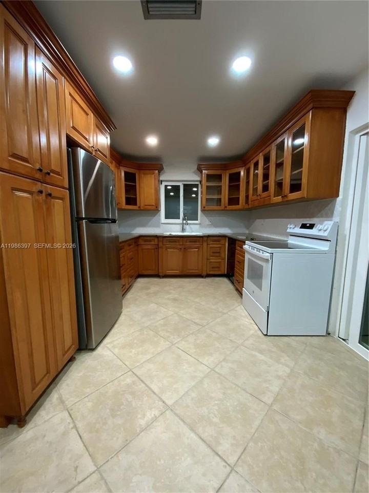 11128 Median St #0 - Photo 3 of 12