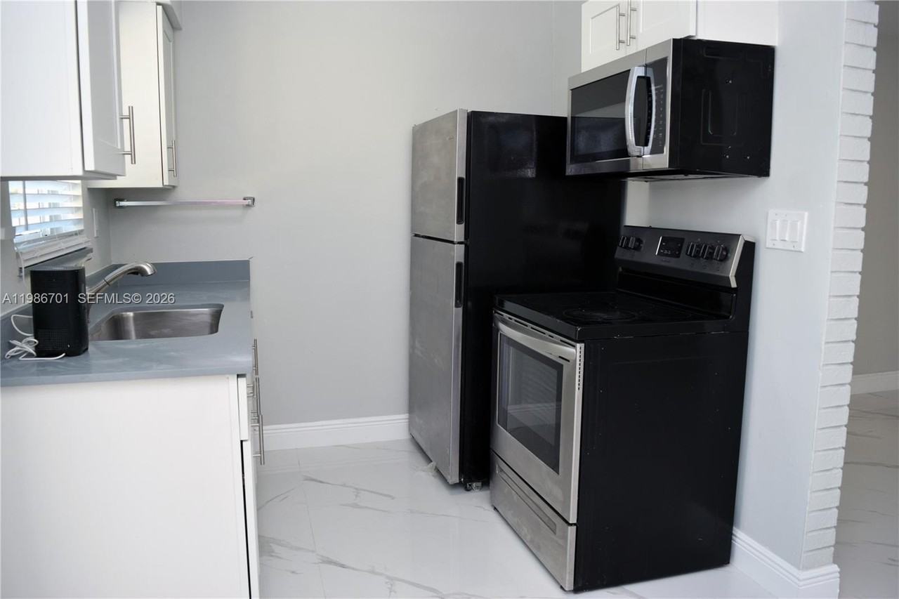 622 Ne 6th St #2 - Photo 5 of 29