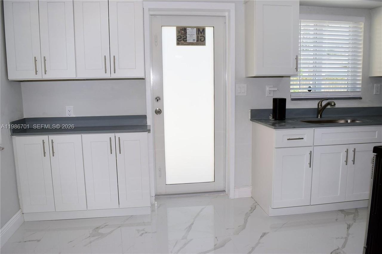 622 Ne 6th St #2 - Photo 6 of 29