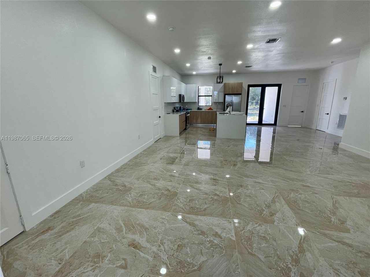 435 N Quebrada St - Photo 6 of 50