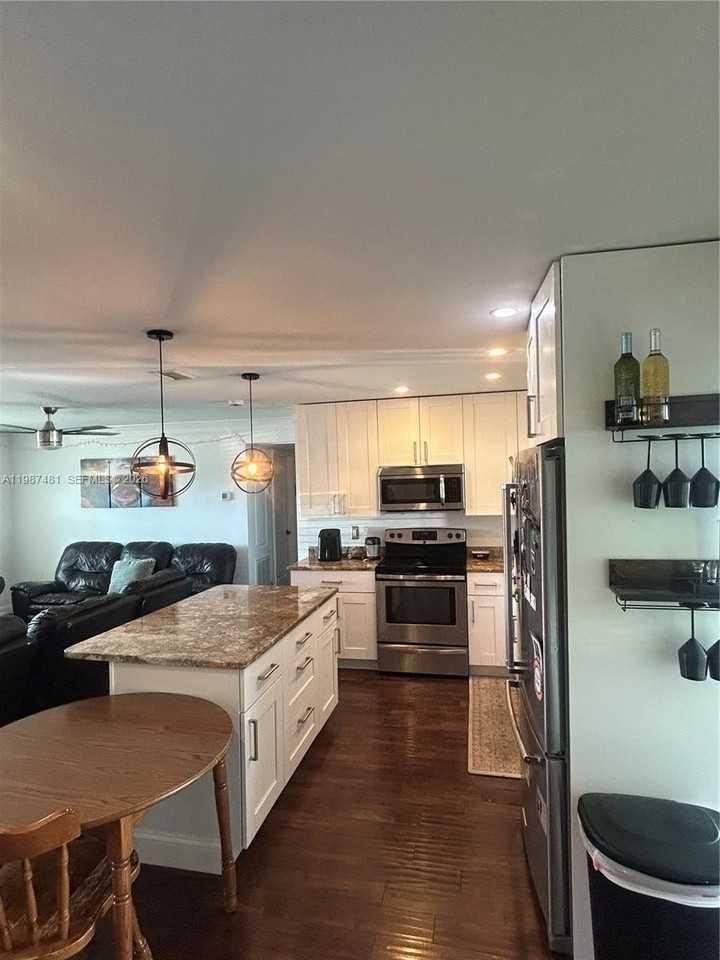 9995 54th Ave N - Photo 3 of 7