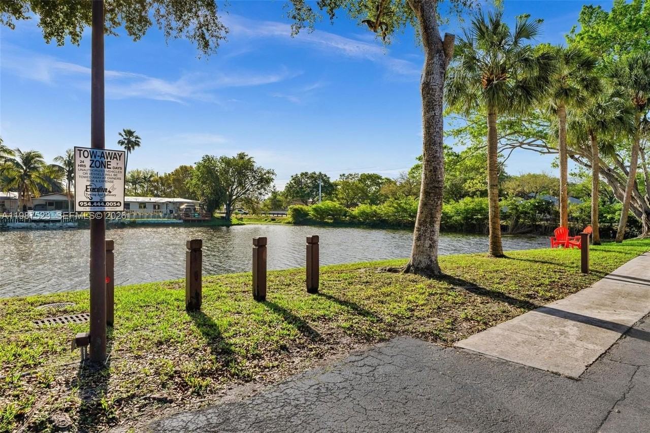 1701 Nw 96th Ter #1C - Photo 2 of 50