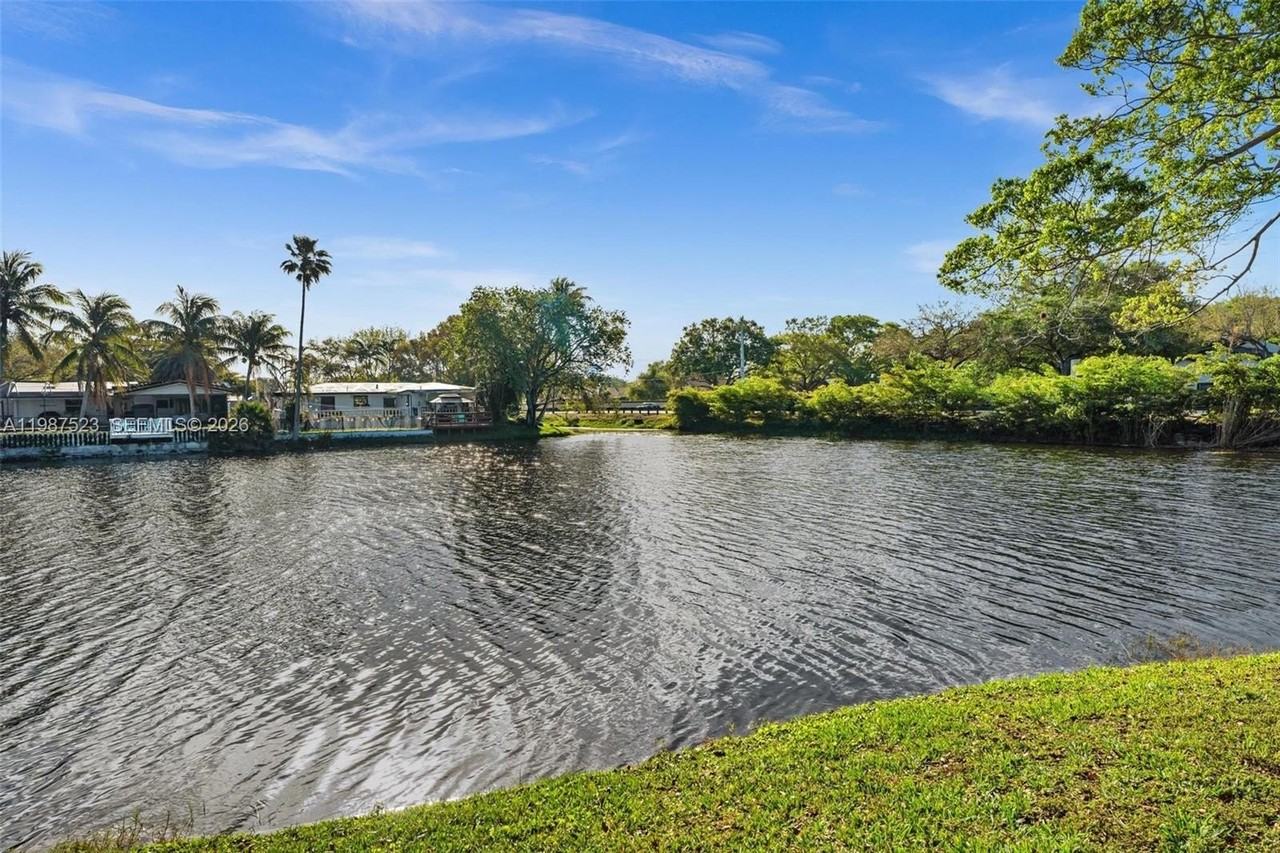 1701 Nw 96th Ter #1C - Photo 3 of 50