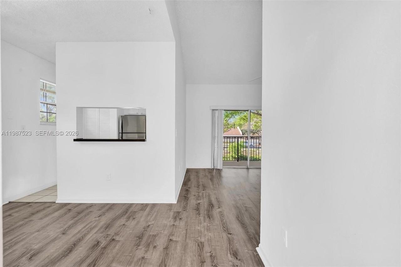 1701 Nw 96th Ter #1C - Photo 5 of 50