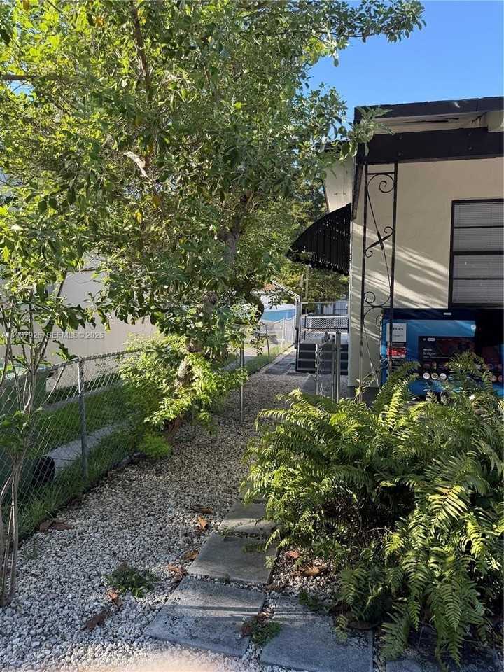 217 E 48th St #2 - Photo 3 of 20