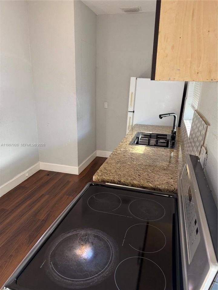 217 E 48th St #2 - Photo 5 of 20