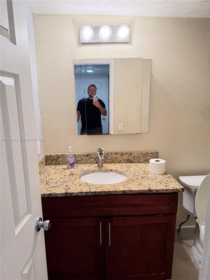 3610 Nw 21st St #304 - Photo 3 of 4