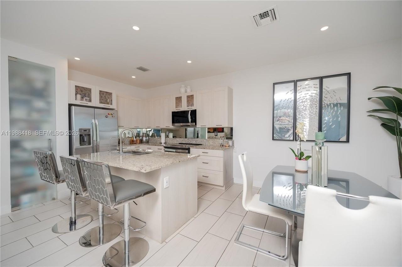 15785 Nw 91st Ct - Photo 5 of 37