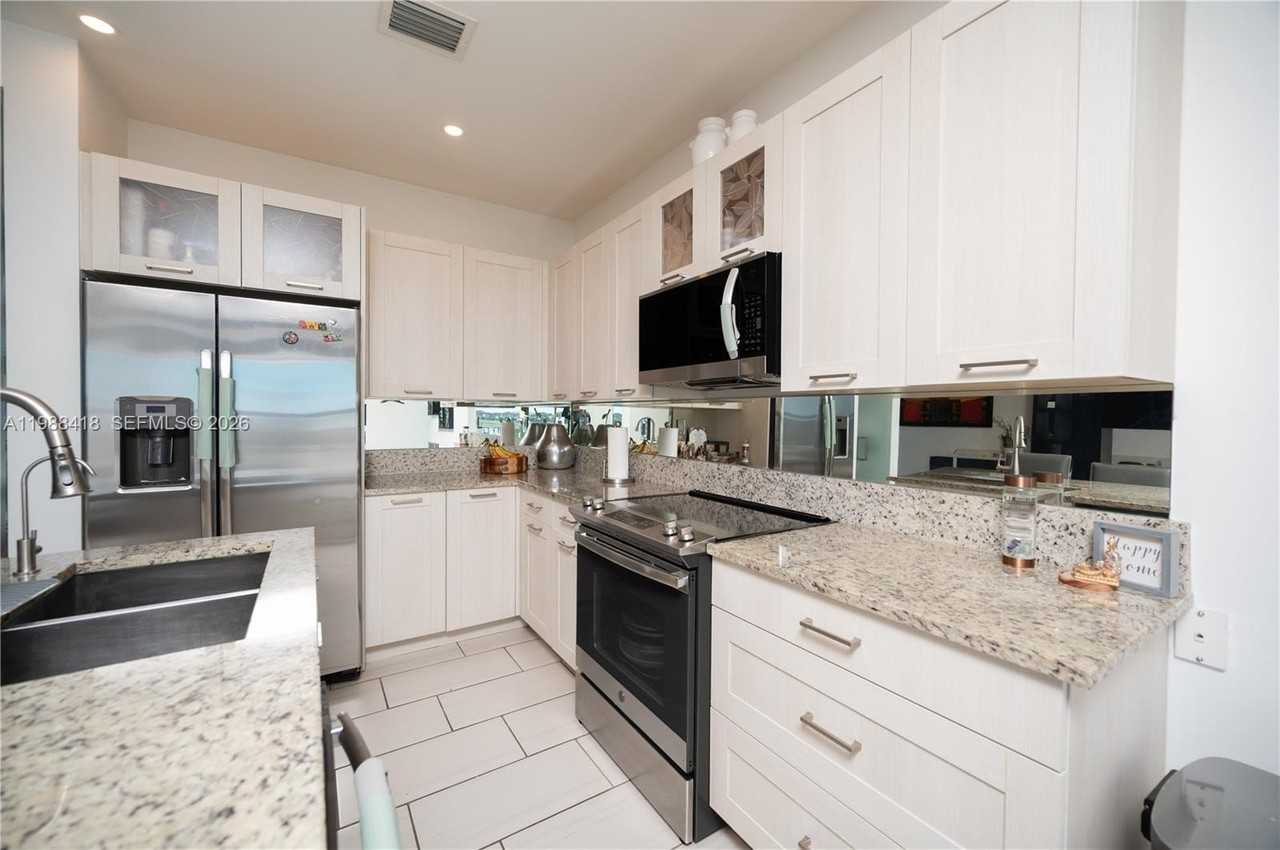 15785 Nw 91st Ct - Photo 6 of 37