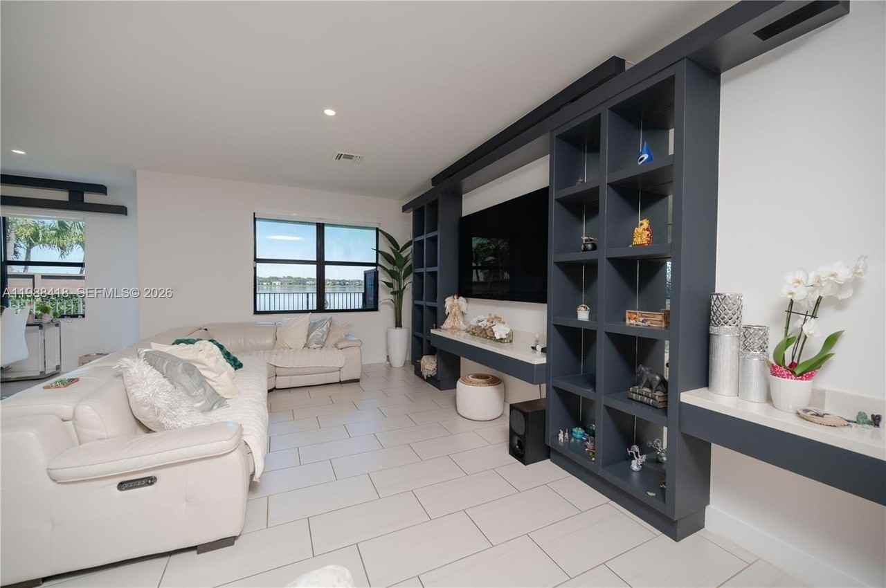 15785 Nw 91st Ct - Photo 7 of 37