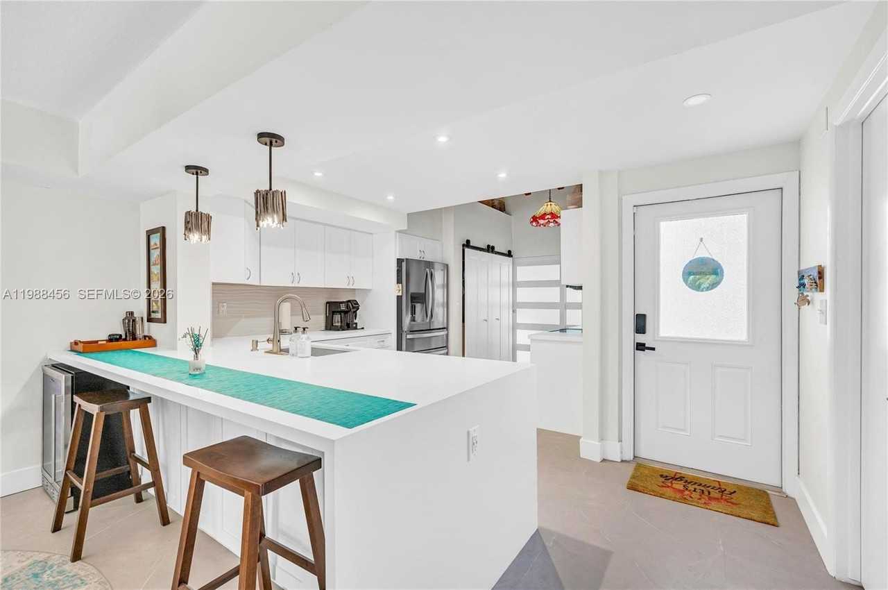 7018 Sw 53rd Ln - Photo 6 of 47