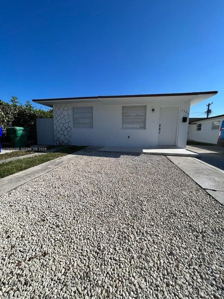 3306 Sw 24th Ter - Photo 2 of 12