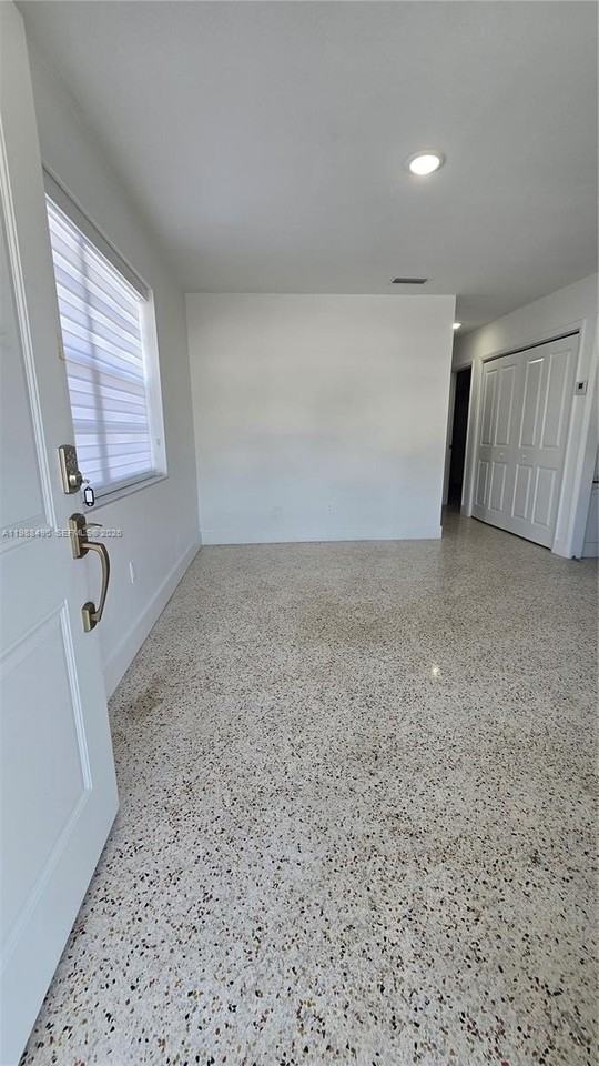 3306 Sw 24th Ter - Photo 3 of 12