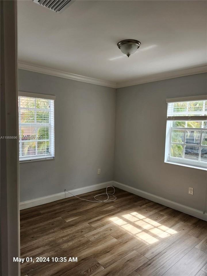 1023 Sw 12th Ct #A - Photo 7 of 16