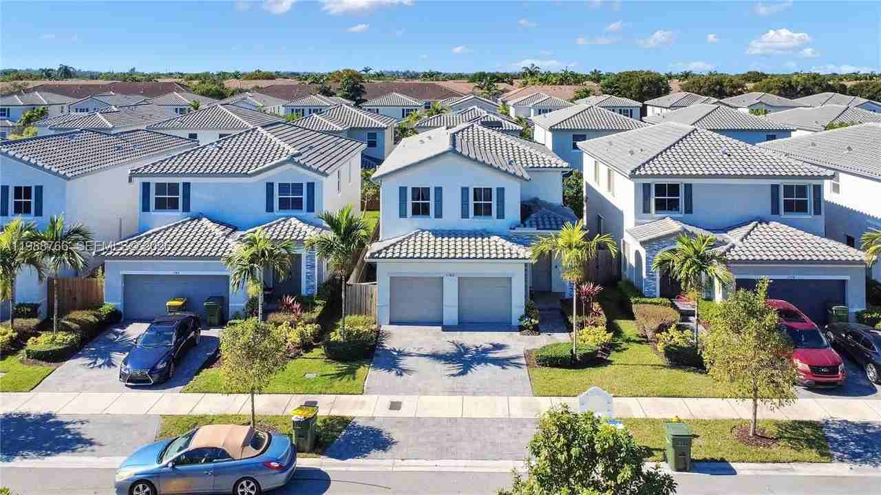 1382 Se 26th Rd - Photo 2 of 30