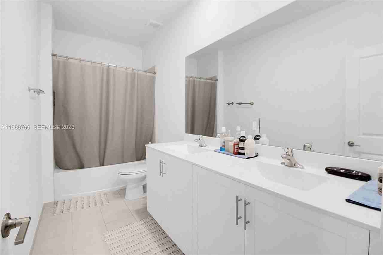 1382 Se 26th Rd - Photo 3 of 30