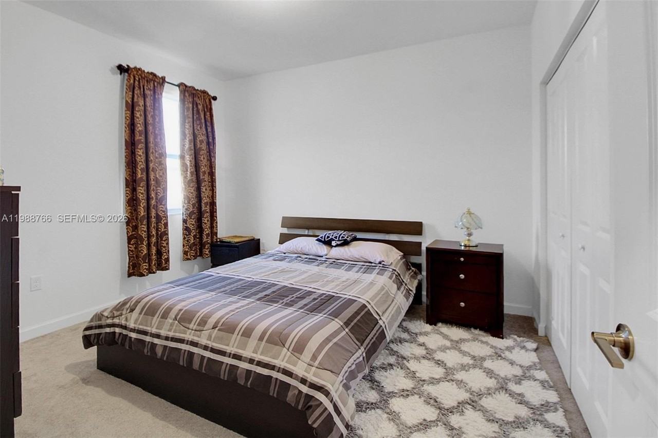 1382 Se 26th Rd - Photo 5 of 30