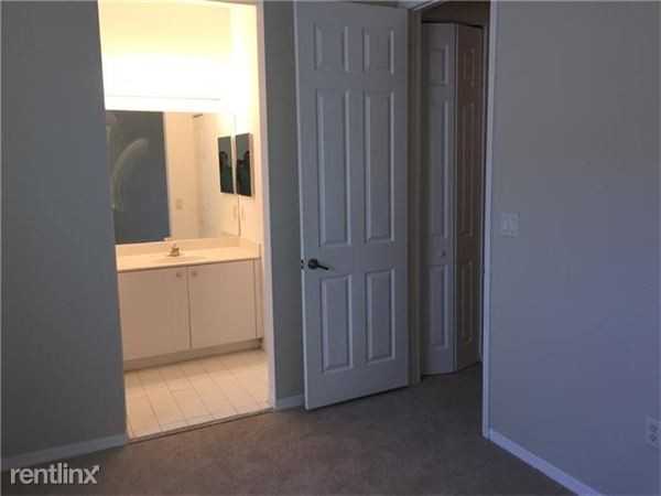 4210 NE 22nd Dr - Photo 3 of 10