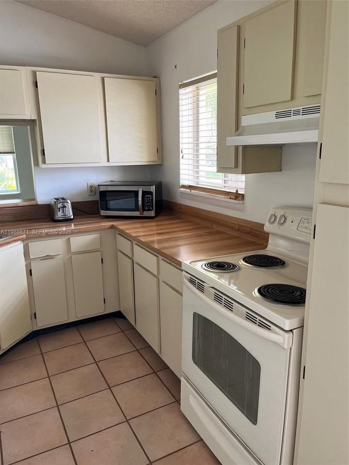 6500 Chasewood Dr #G - Photo 5 of 12