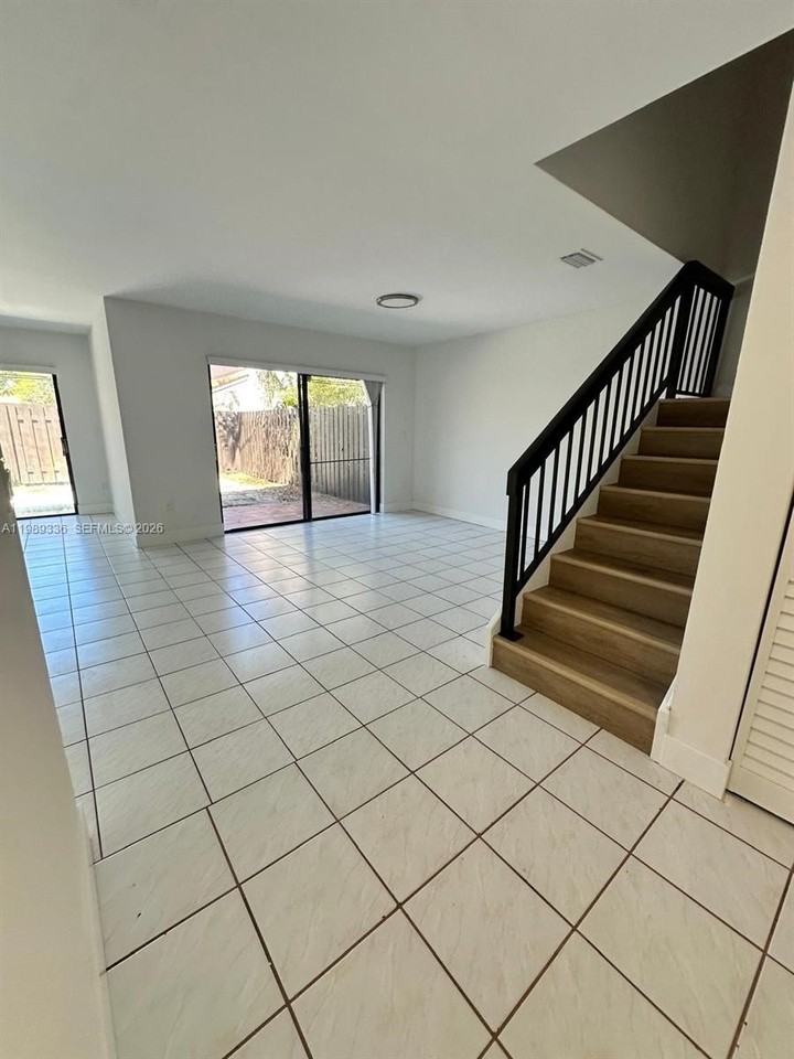 9102 Sw 113th Place Cir E - Photo 6 of 24
