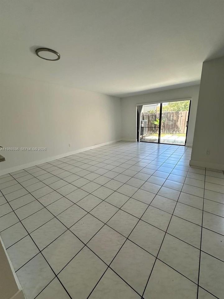 9102 Sw 113th Place Cir E - Photo 7 of 24