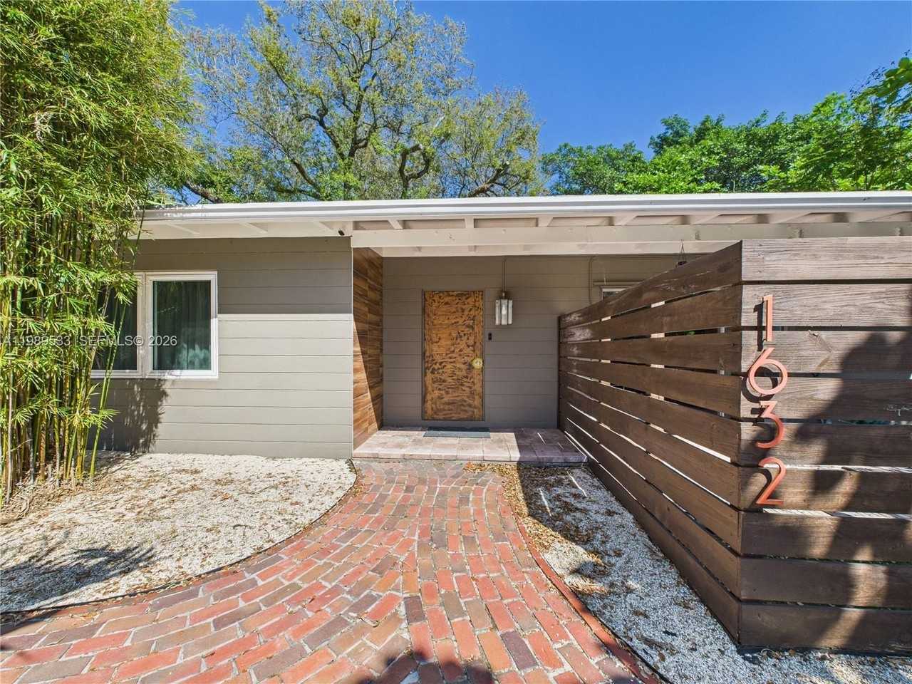 1632 Sw 28th Ave #0 - Photo 3 of 31