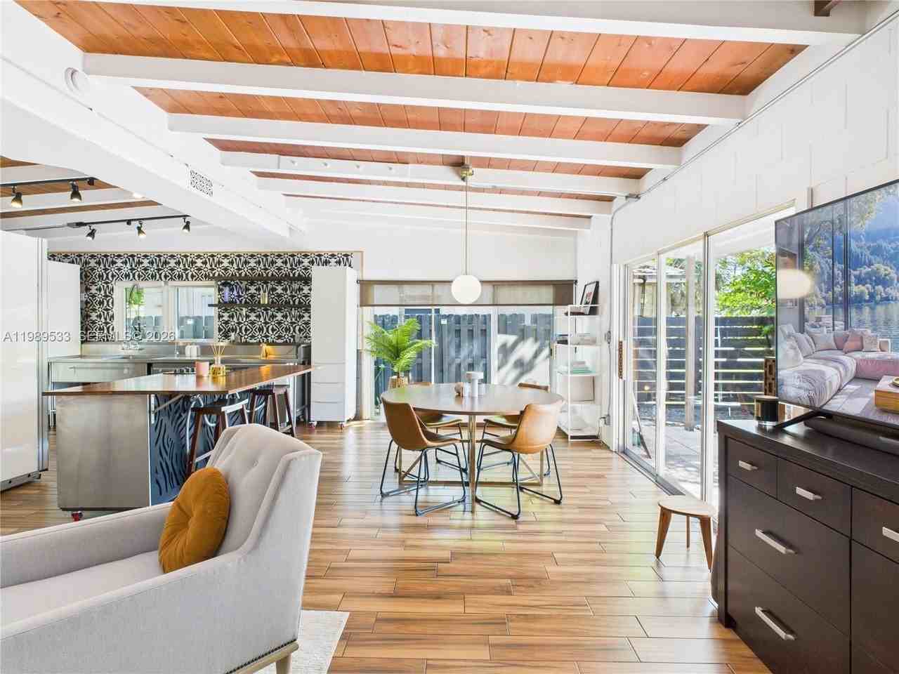 1632 Sw 28th Ave #0 - Photo 5 of 31