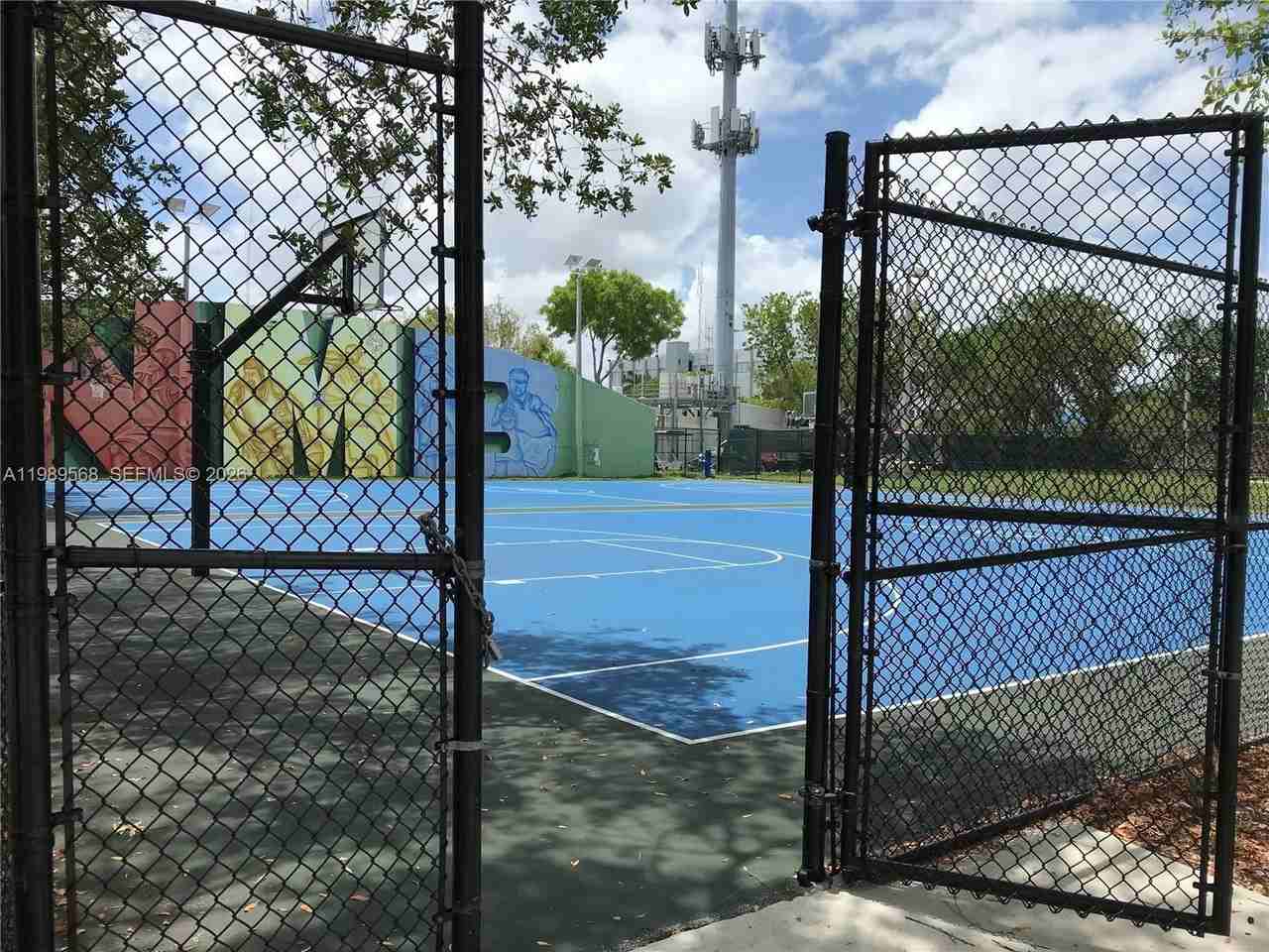 2079 Ne 167th St #5 - Photo 4 of 14