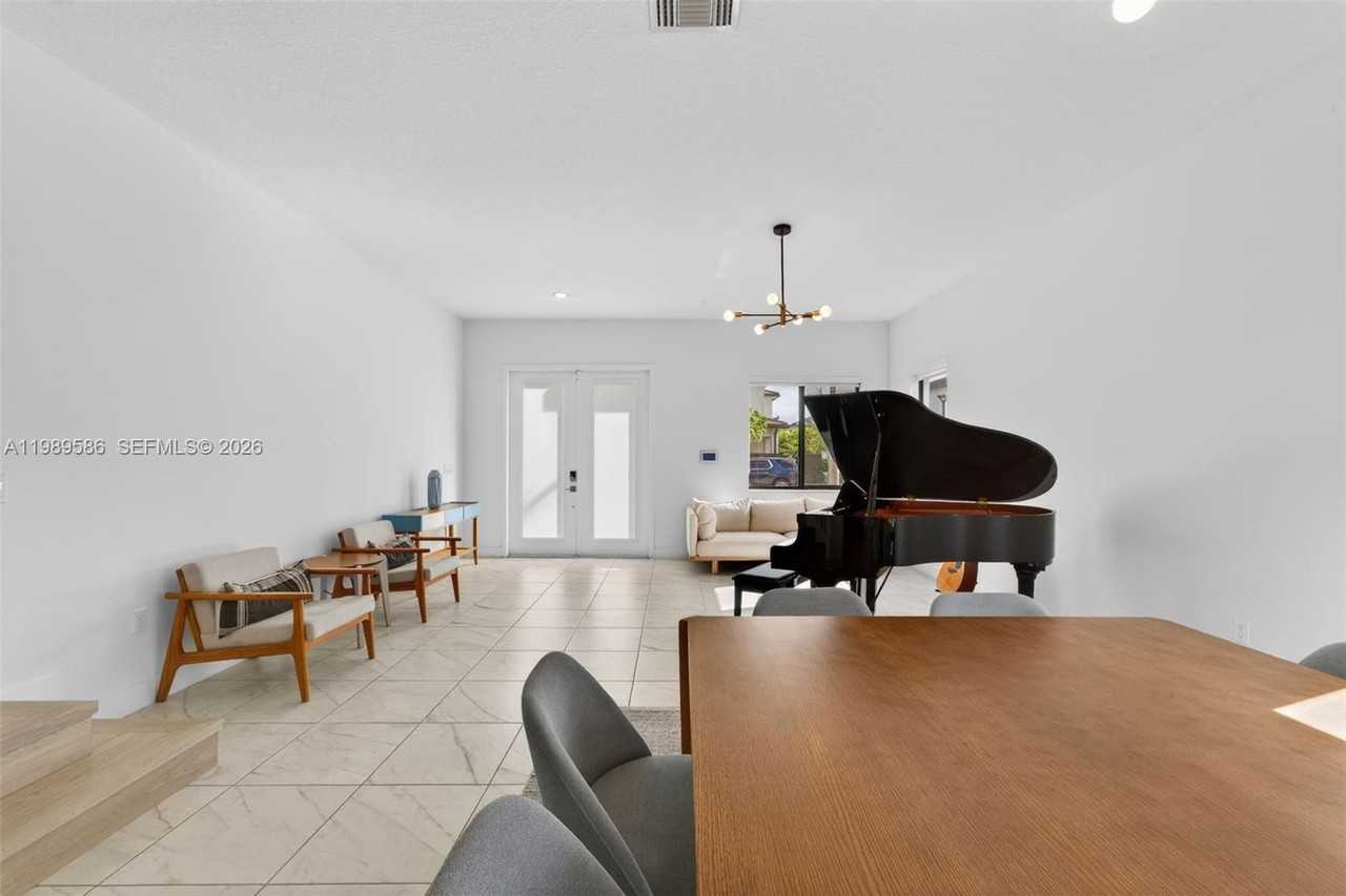 8267 Sw 120th Ter - Photo 4 of 50